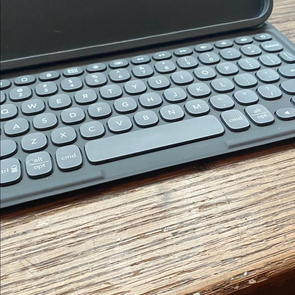 Zagg Gray Tablet Keyboard Folio - sku zkb105pkb34 Tested.